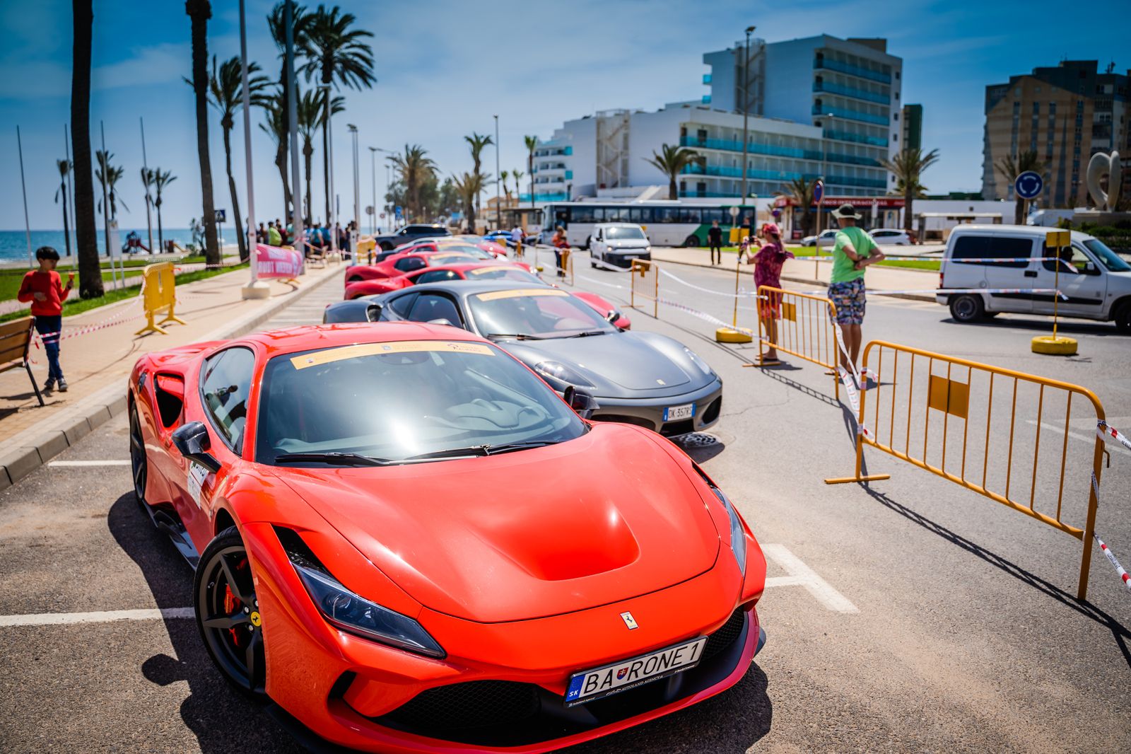 En imágenes: Los Ferrari conquistan Roquetas de Mar