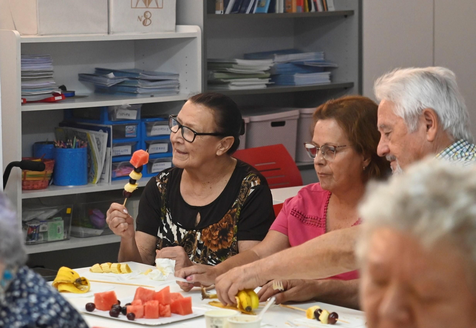 Taller de Cruz Roja sobre ahorro energético y alimentación saludable para mayores