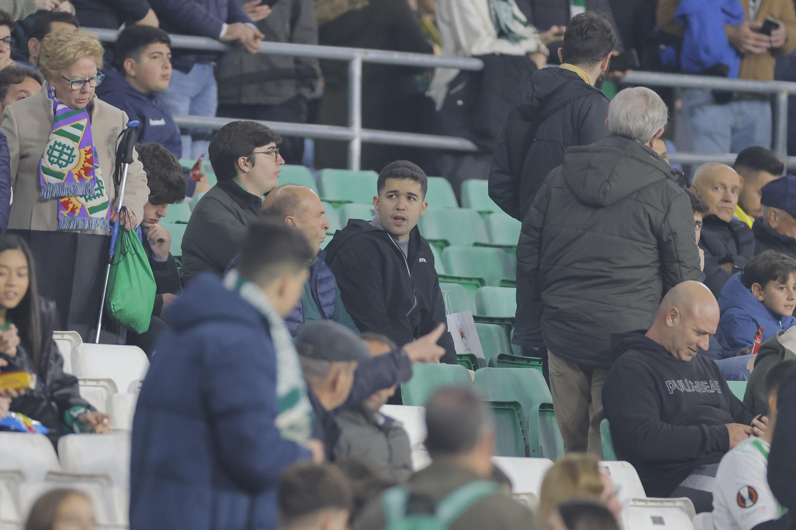 Búscate en las fotos del Betis-Las Palmas