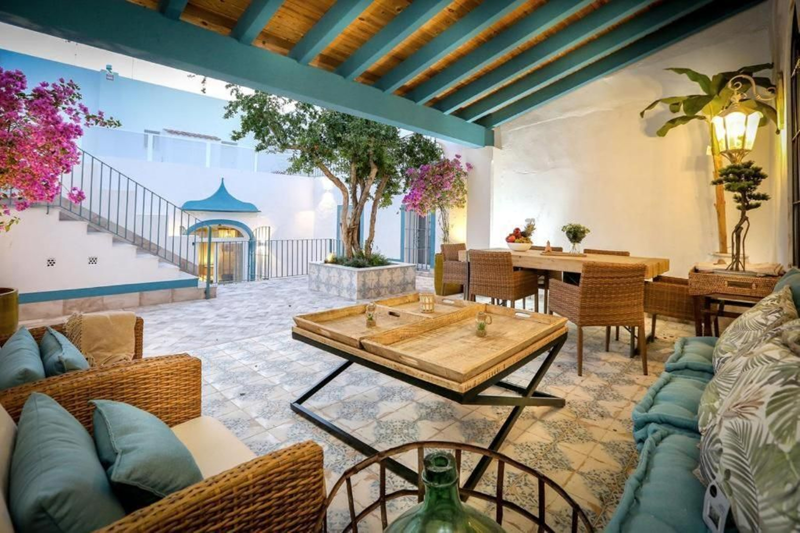 Así es 'El patio de Cristóbal Colón', un apartamento de matrícula de honor en Ayamonte