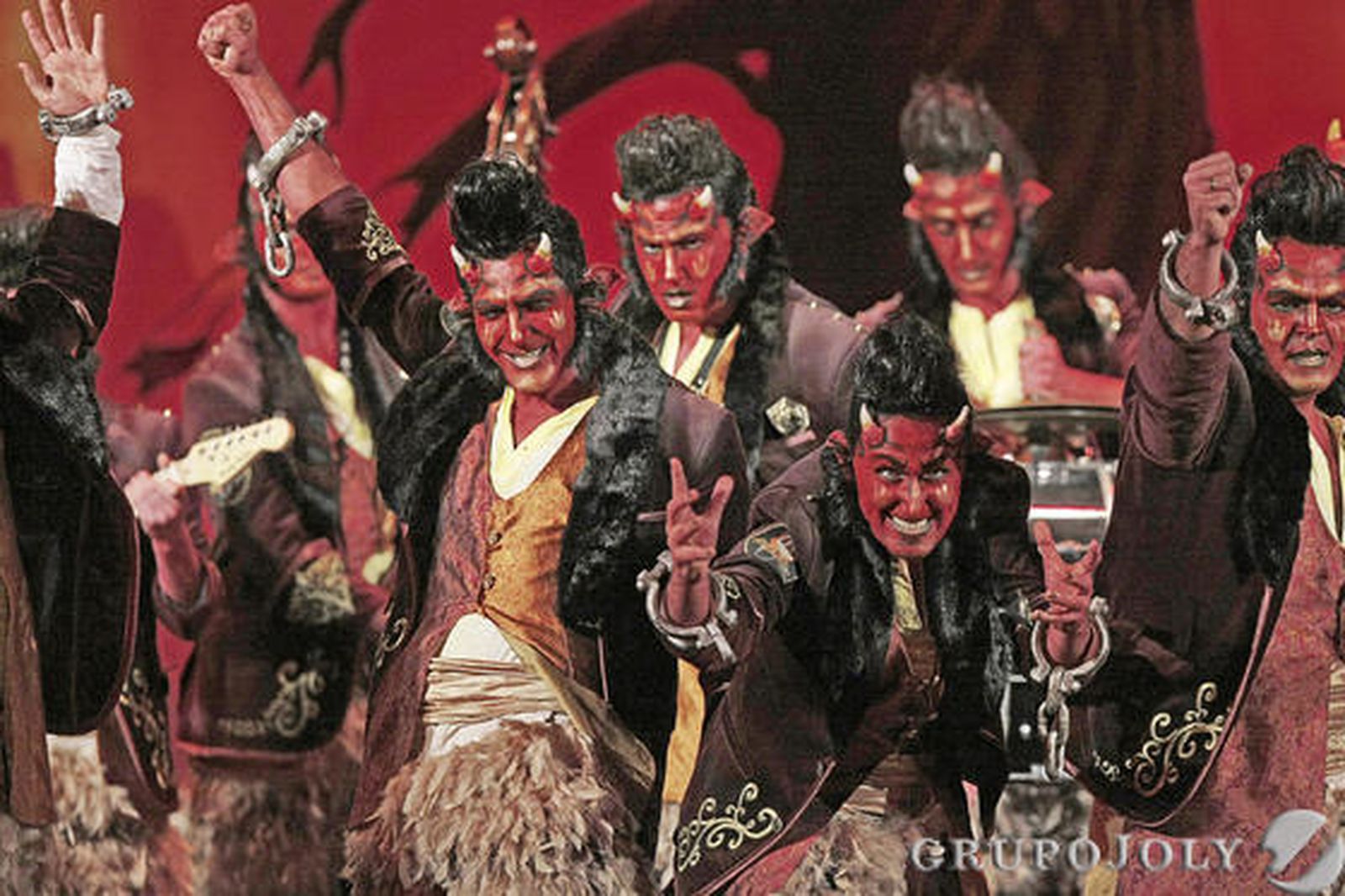 Comparsa 'Los del piso de abajo'

Foto: Jesus Marin