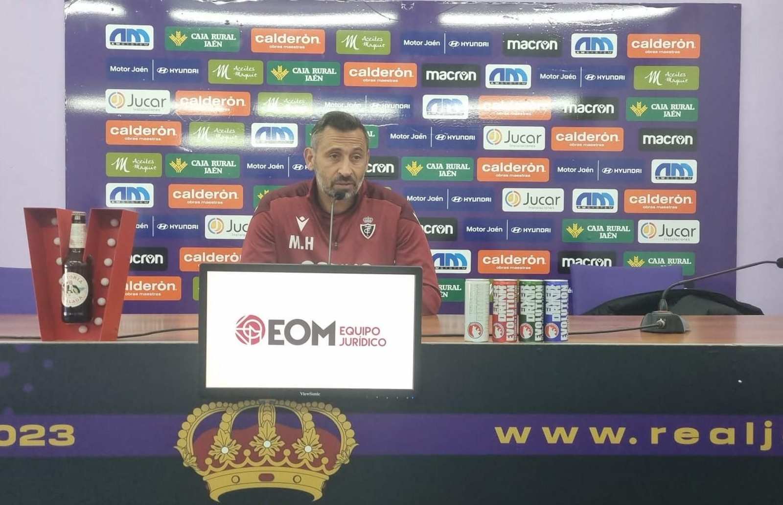 Manolo Herrero atiende a los medios de comunicación en la rueda de prensa previa.