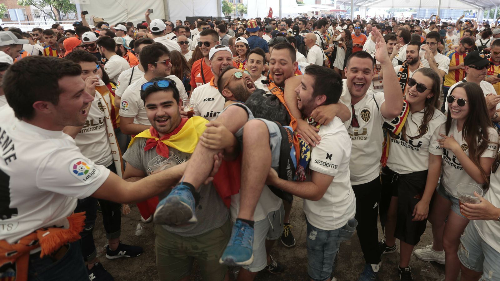 Espectaculares imágenes de la afición del Valencia