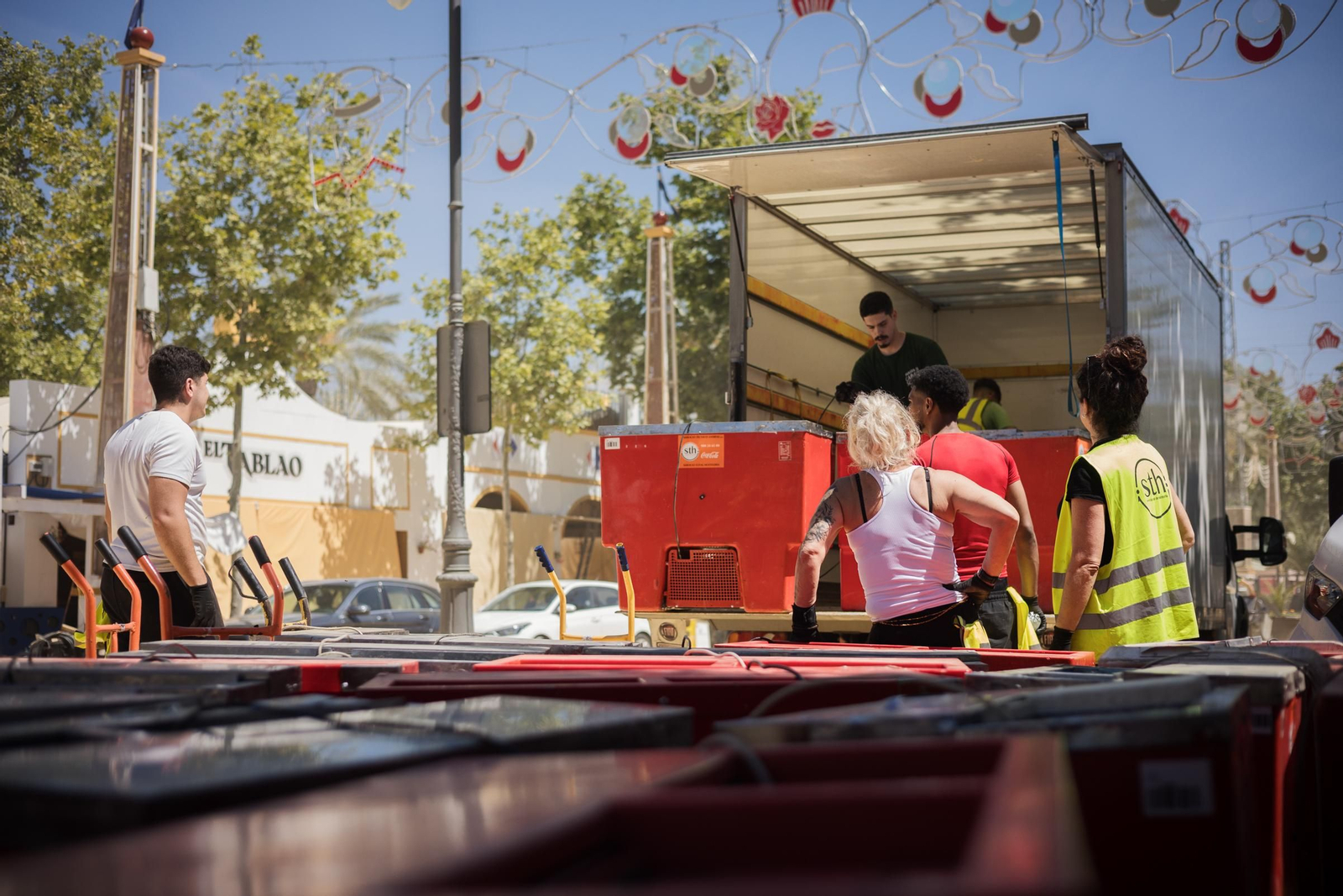 El inicio del desmontaje de la Feria de Jerez 2024, en imágenes