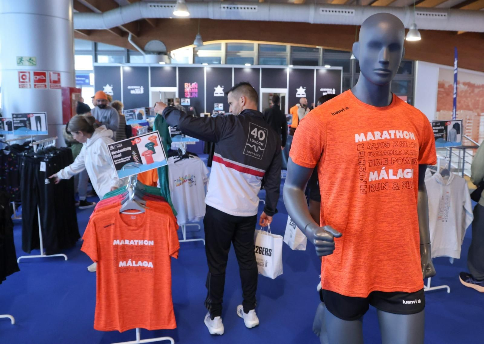 La Feria del corredor del Maratón de Málaga 2025, en imágenes