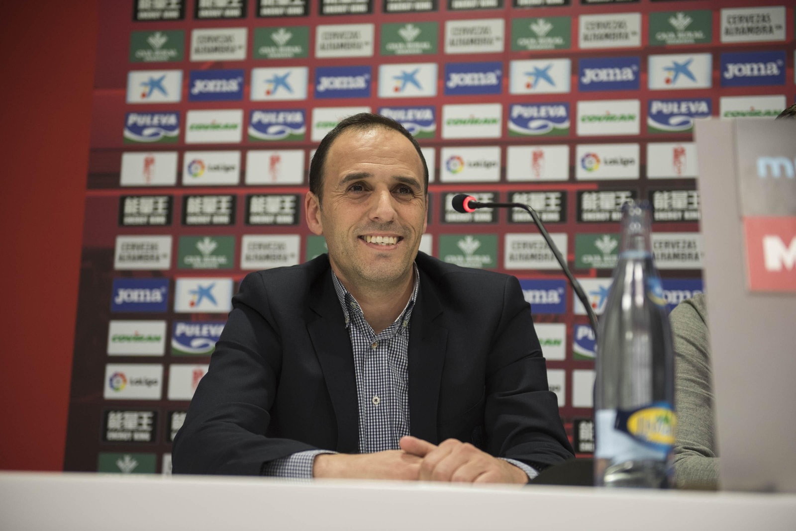 Javier Torralbo 'Piru', director deportivo del Granada, durante la presentación de Ingason.
