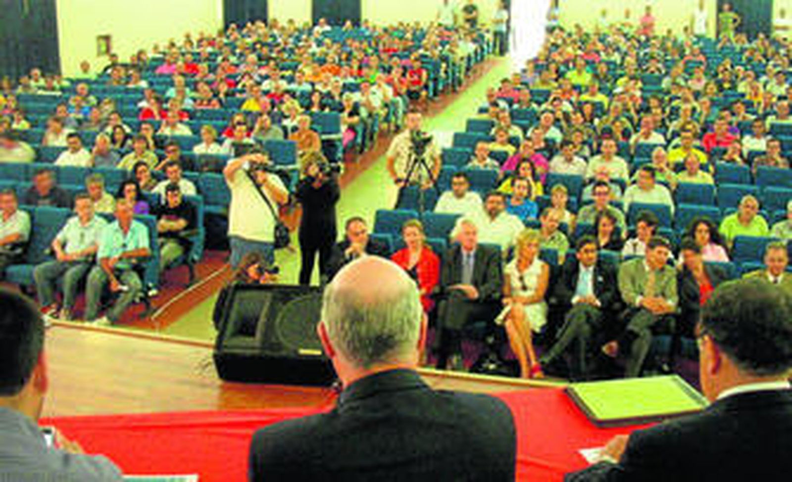 Reunión explicativa sobre el Proyecto Riotinto, que ha levantado una gran expectación en la comarca minera aunque no hay nada decidido.