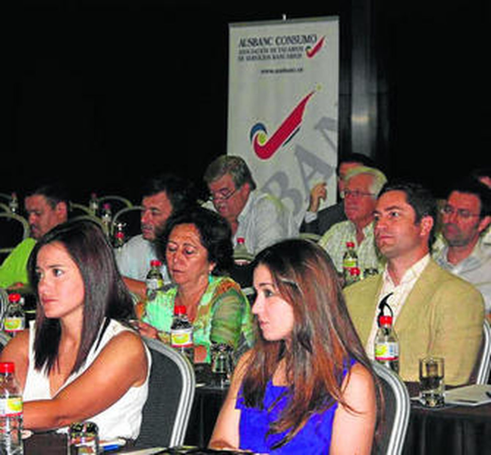 El público que asistió al foro convocado por Ausbanc.
