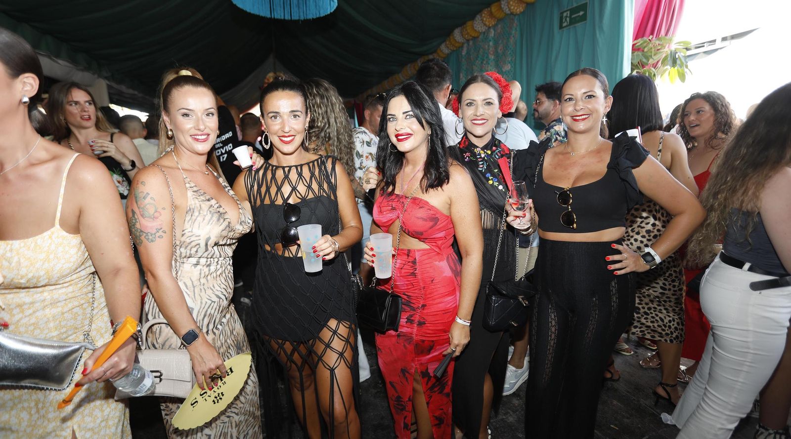 Búscate en las fotos del Día de la Mujer en la Feria de Tarifa