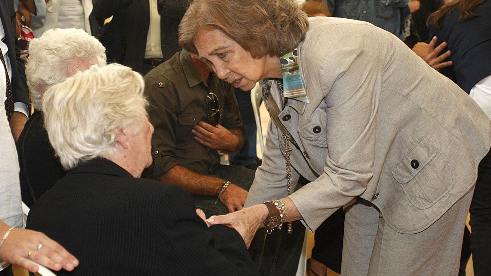 La reina Sofía visitó Vera para interesarse por los afectados.