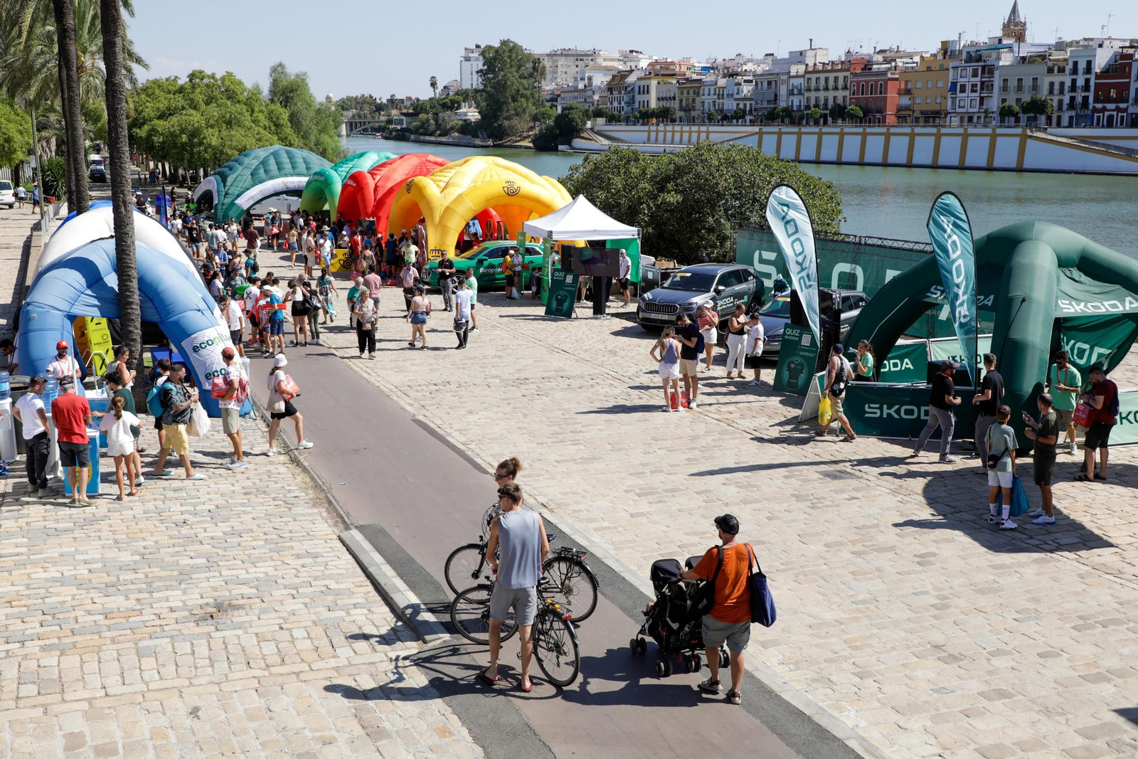 Ambiente del final de la 5ª etapa de la Vuelta ciclista a España, a su llegada a Sevilla
