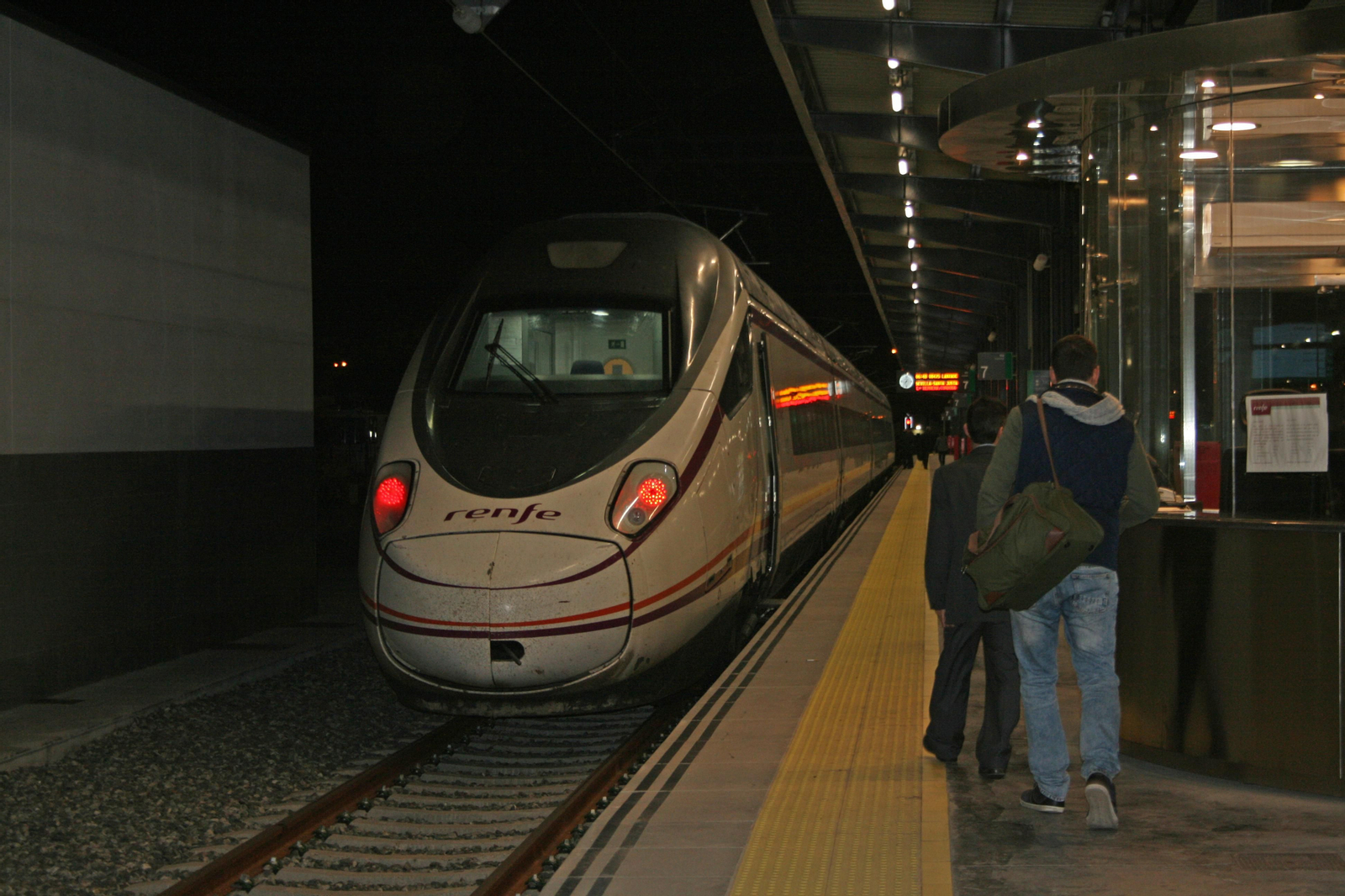 Así es el viaje entre Granada, Córdoba y Sevilla en trenes Avant de Renfe