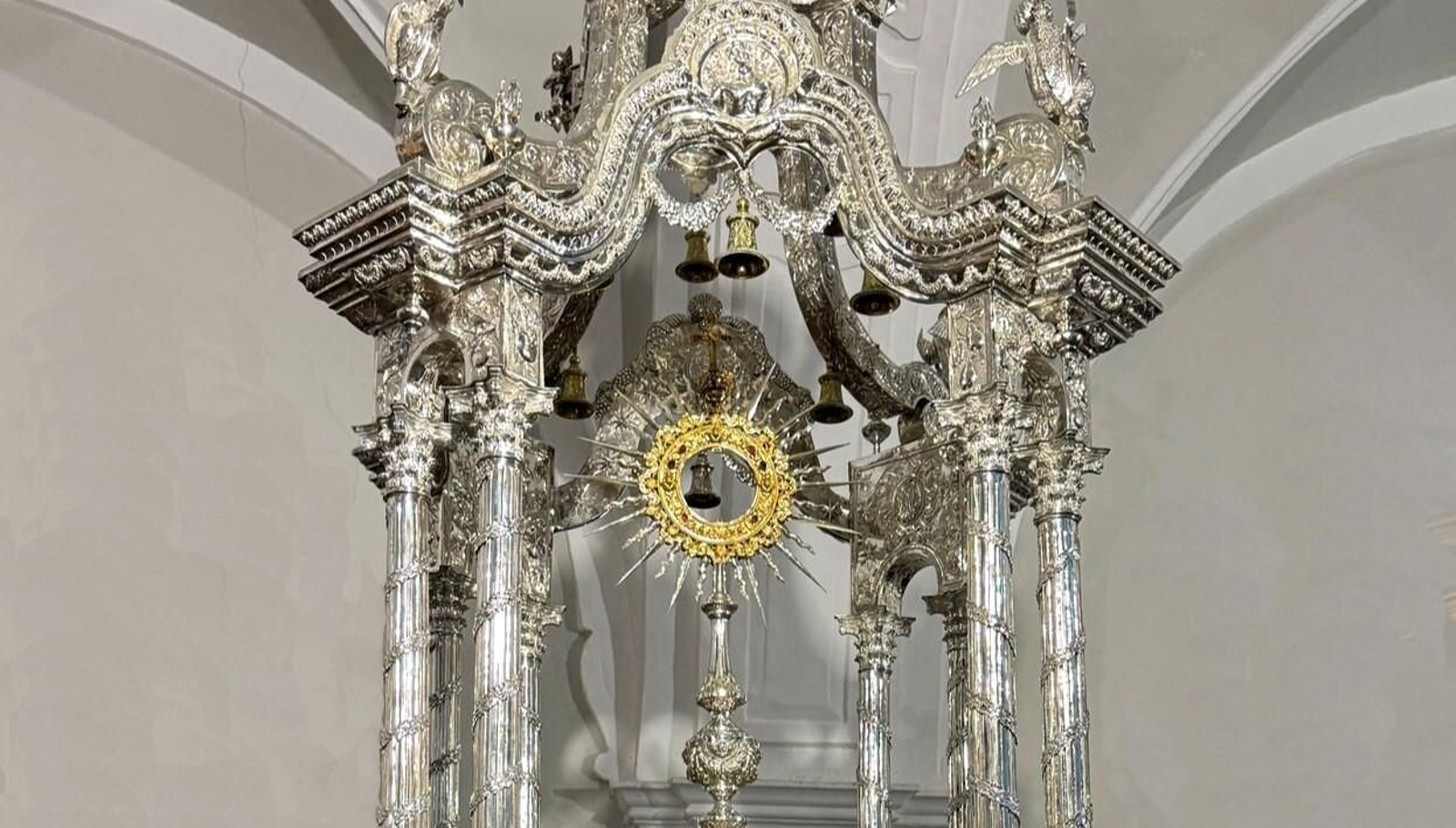 Un gran templete plateado para la Custodia del Corpus Christi en Huelva Un gran templete plateado para la Custodia del Corpus Christi en Huelva