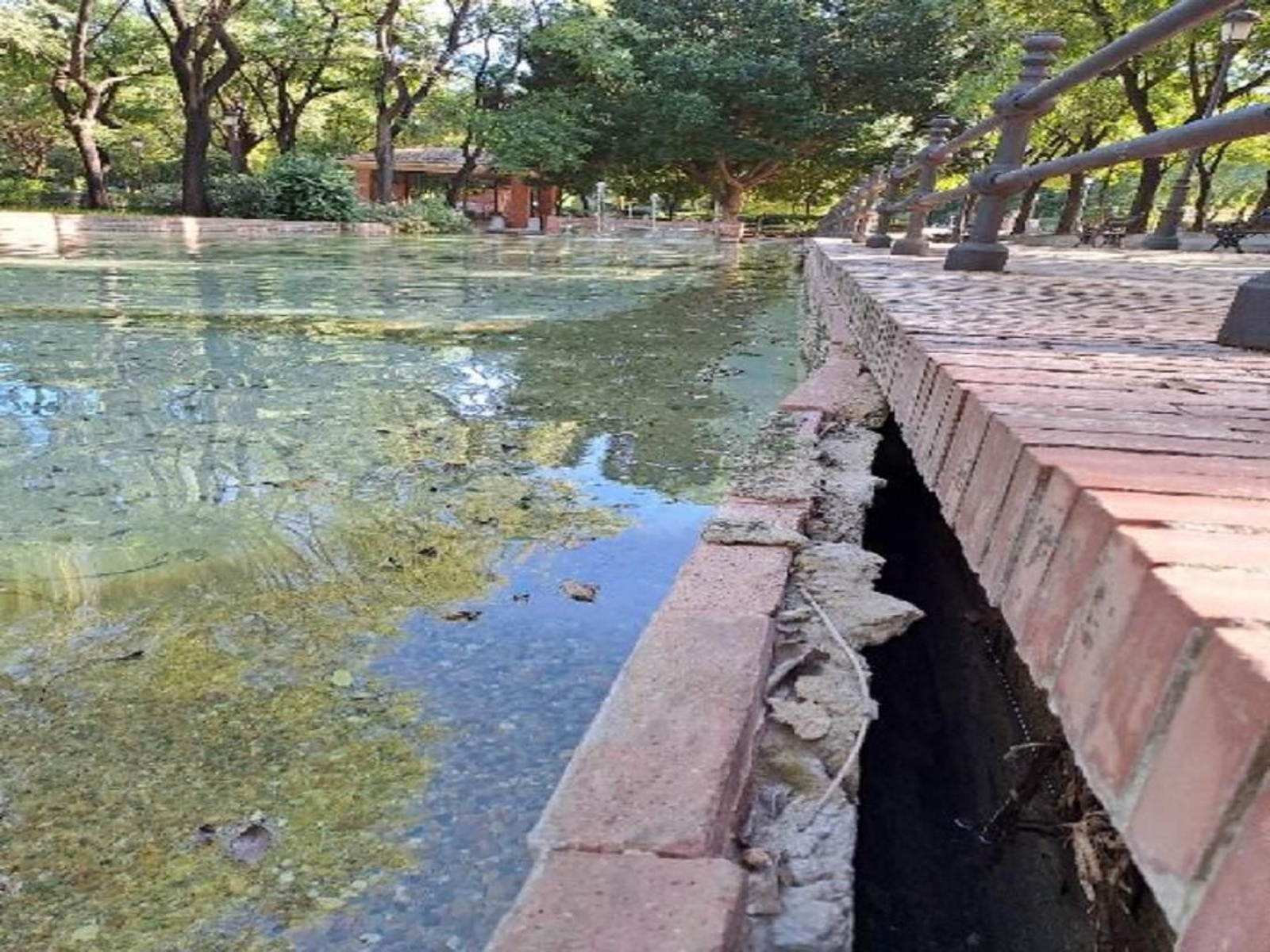 Desperfectos en una de las fuentes.