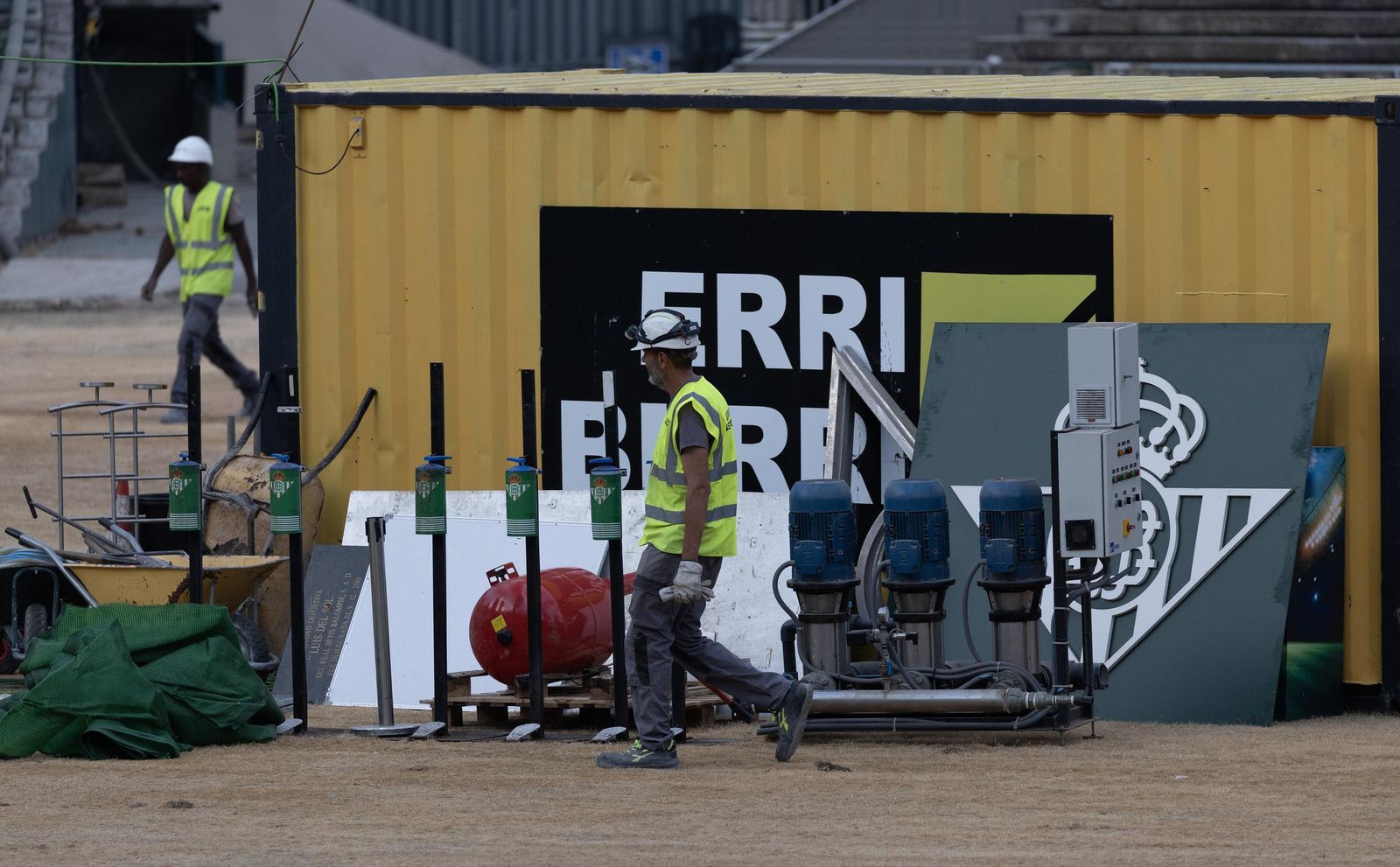Las fotos de la demolición de la grada de Preferencia del estadio del Betis