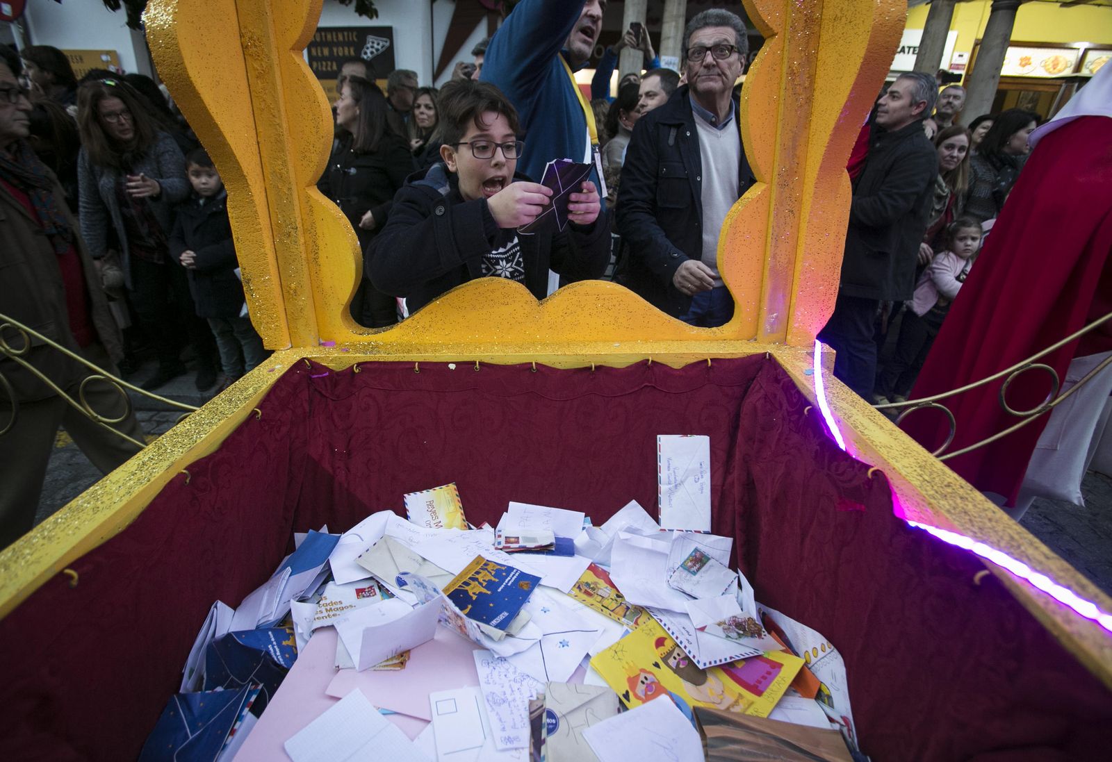 El recorrido del Heraldo Real, en imágenes