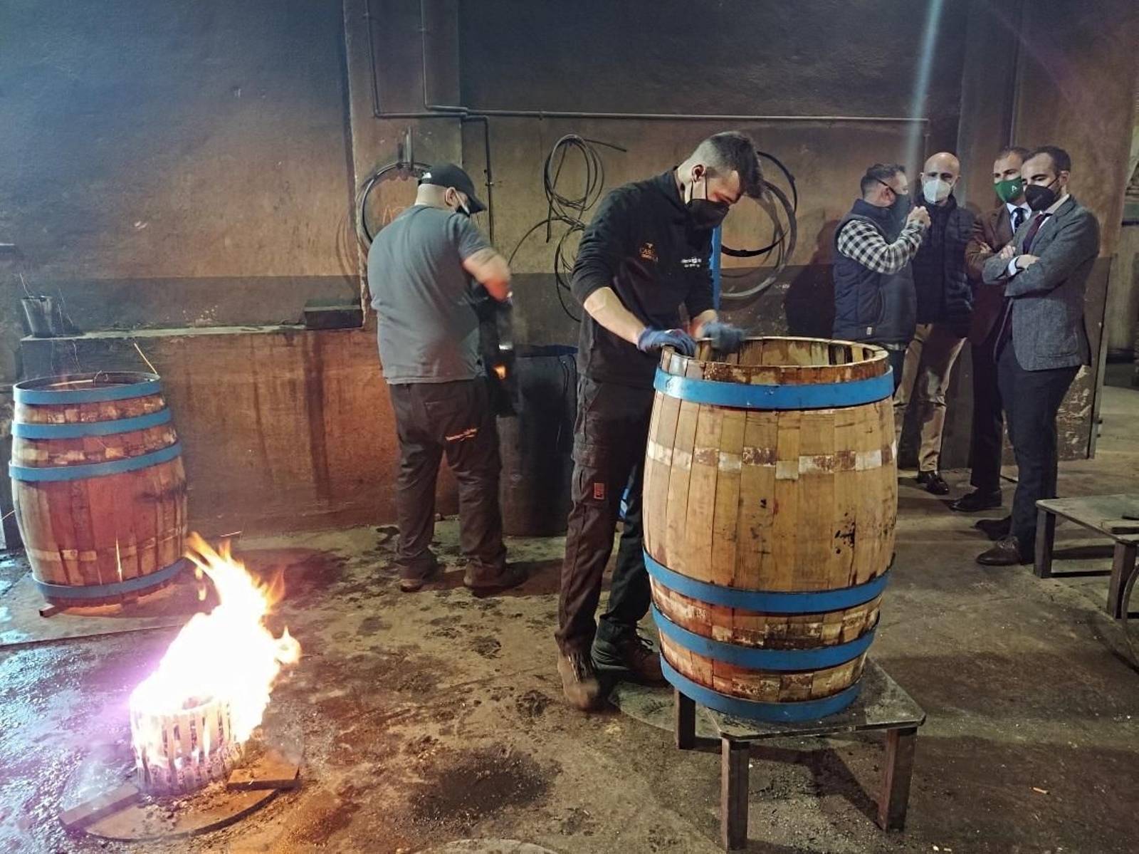 Visita del delegado de Economía a Tonelería del Sur de Montilla.