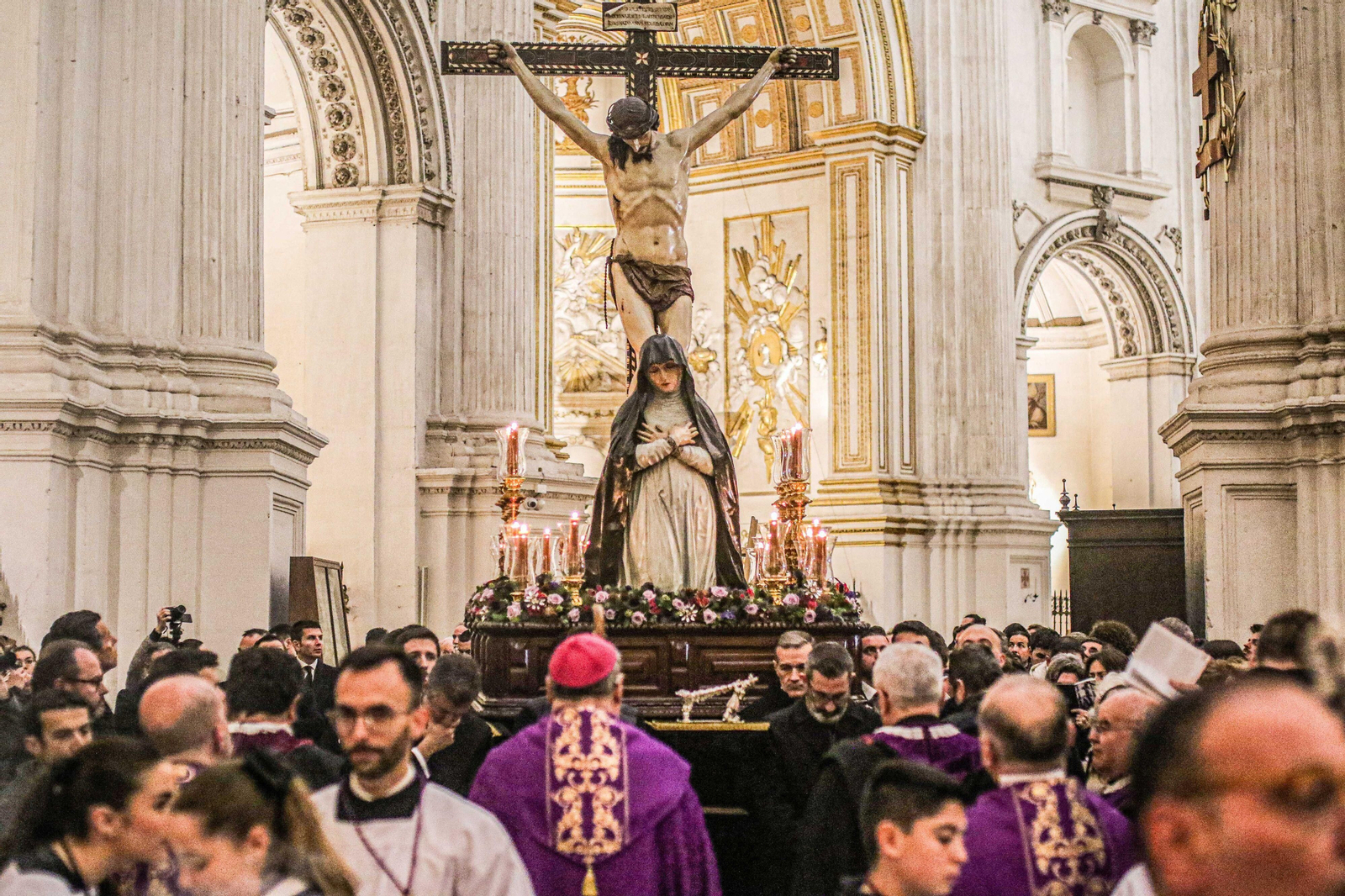 Fotogalería | El vía crucis de las cofradías de Granada en imágenes