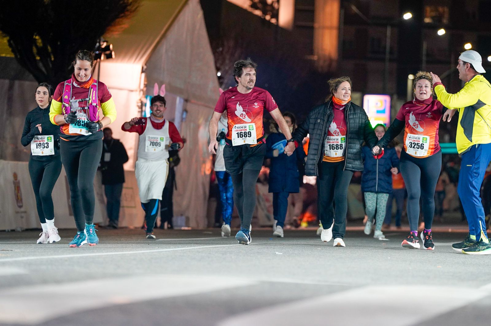 En imágenes: búscate en tu llegada a meta de la Carrera de San Antón 2026 (5)