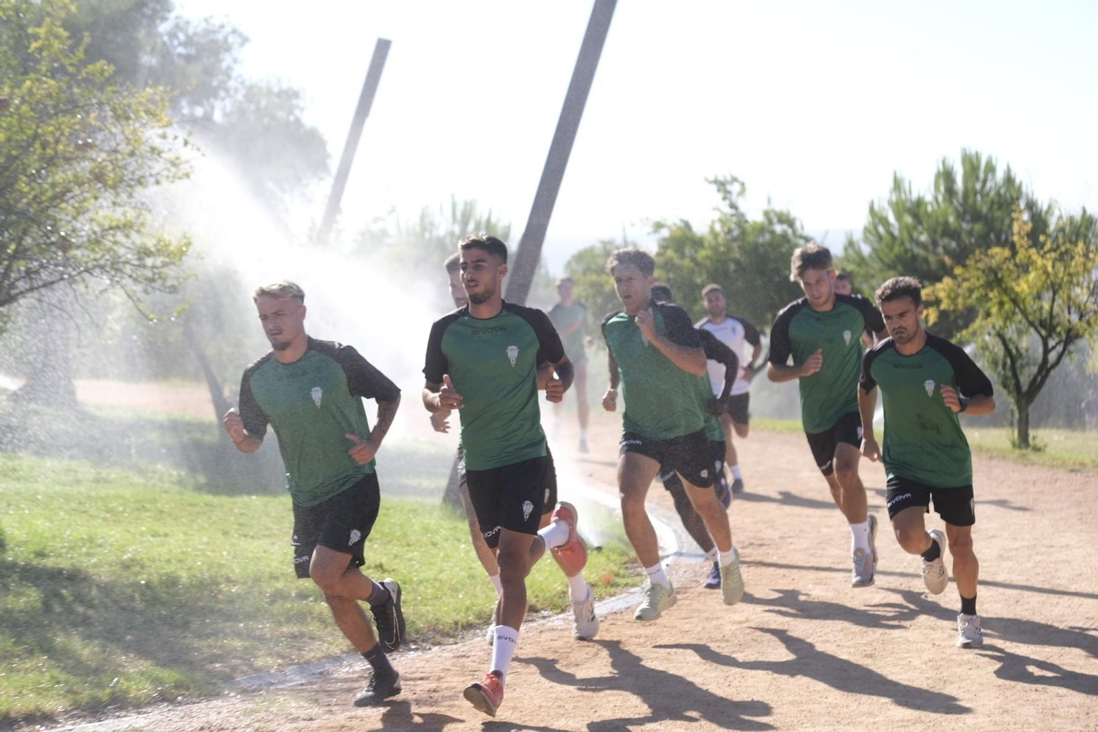 El entrenamiento del Córdoba CF en el parque de la Asomadilla, en imágenes