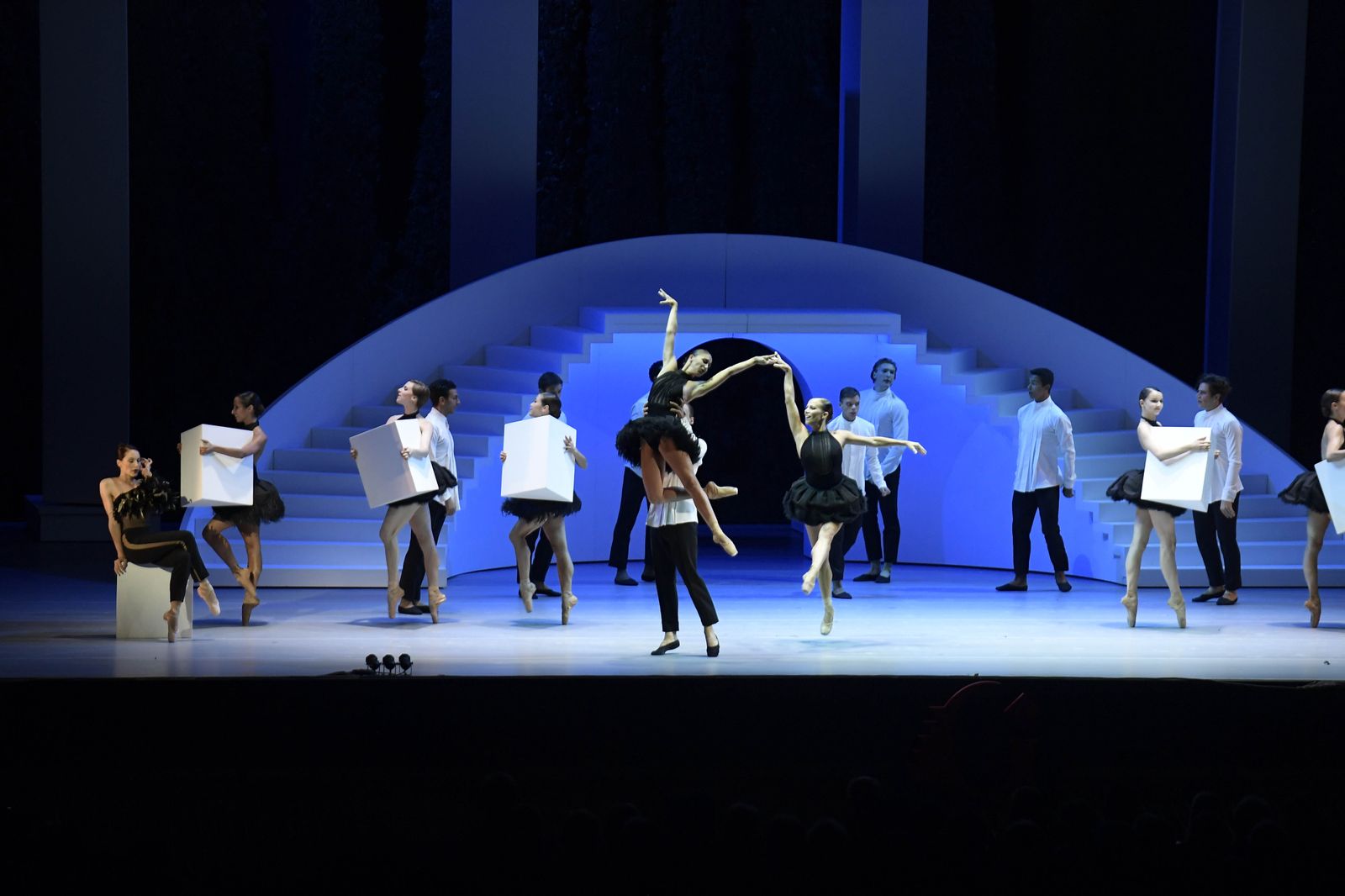 El prestigioso ballet durante su actuación en el Teatro del Generalife.