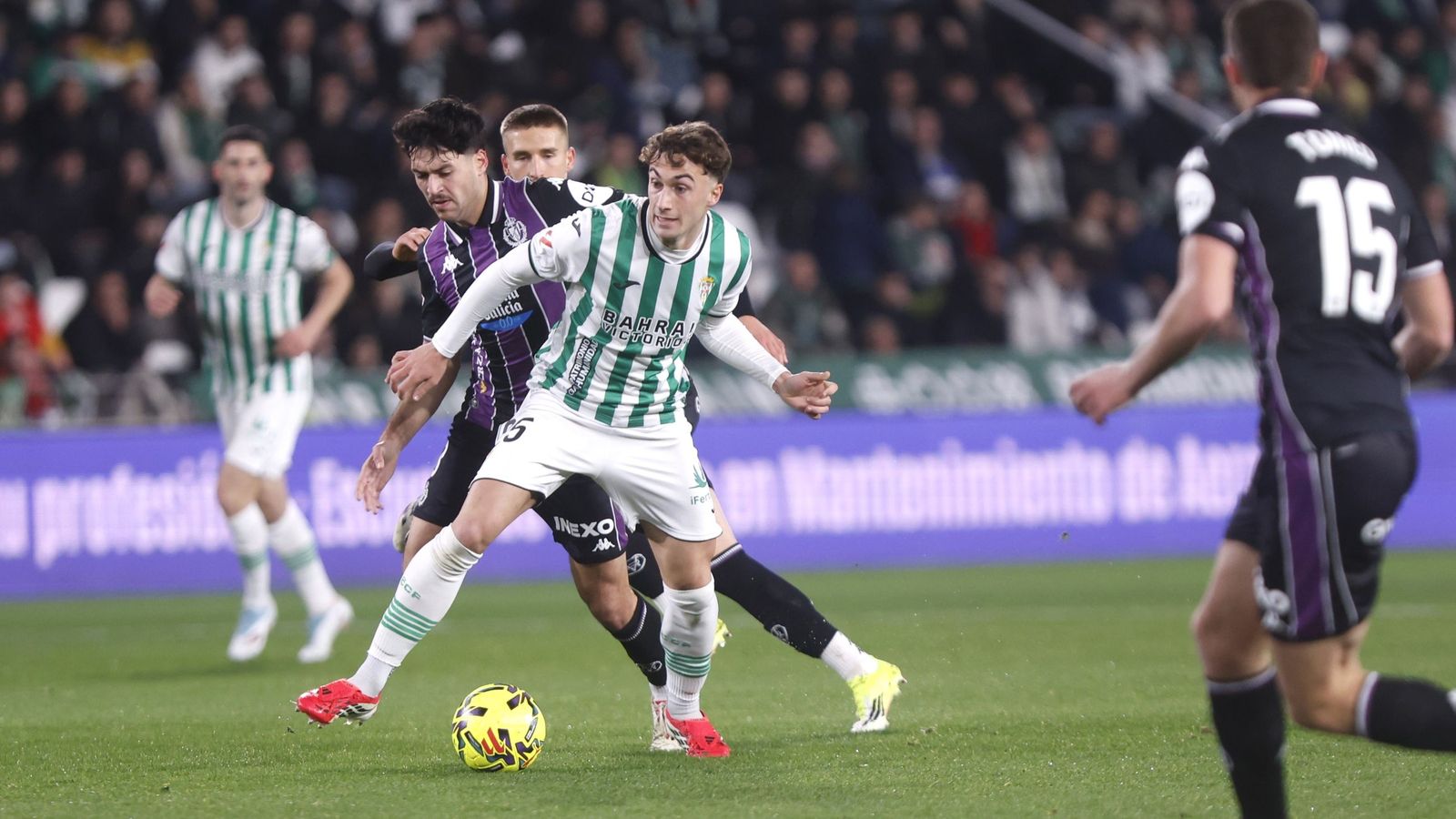 Goti sortea a un rival en su estreno con el Córdoba CF.