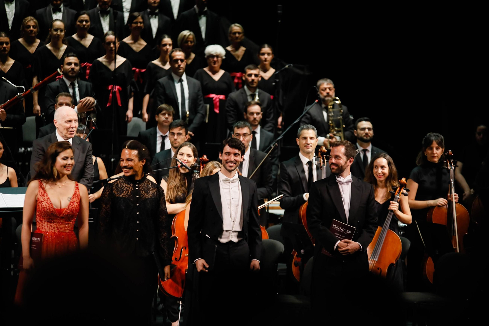 Imágenes de la novena Beethoven interpretado por la OCAL y Orfeón para Cajamar