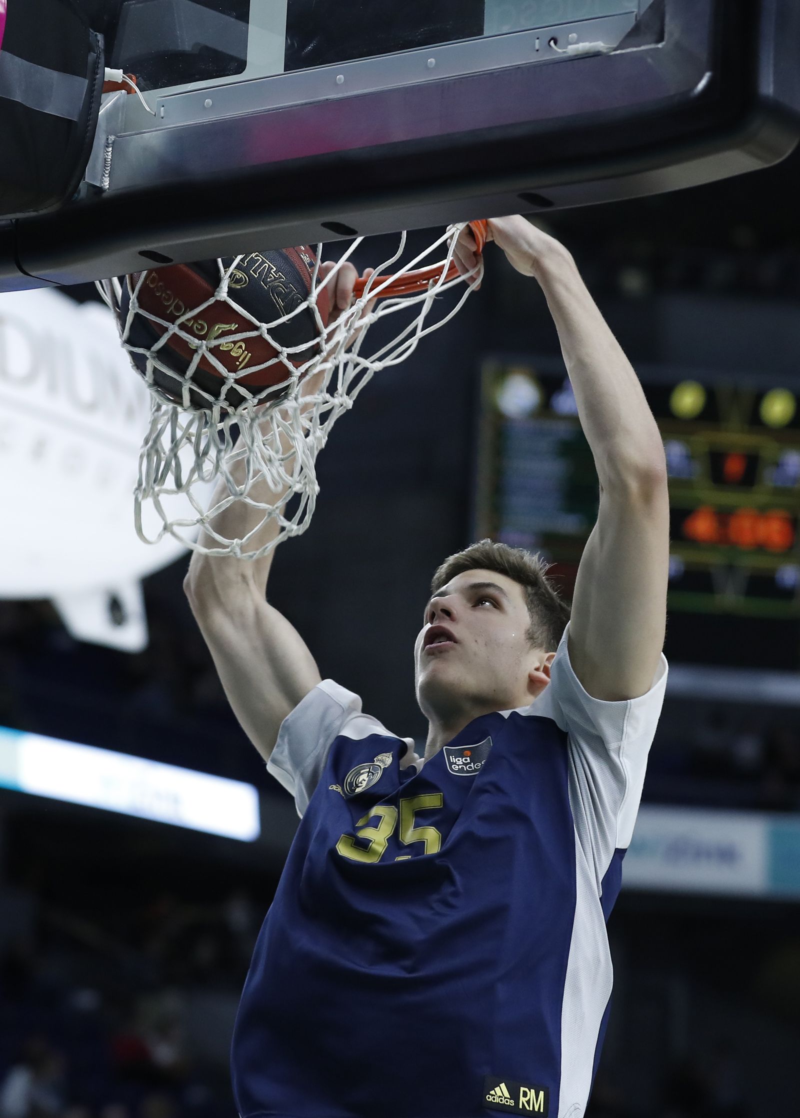 Tisma, en un calentamiento de un partido de ACB.