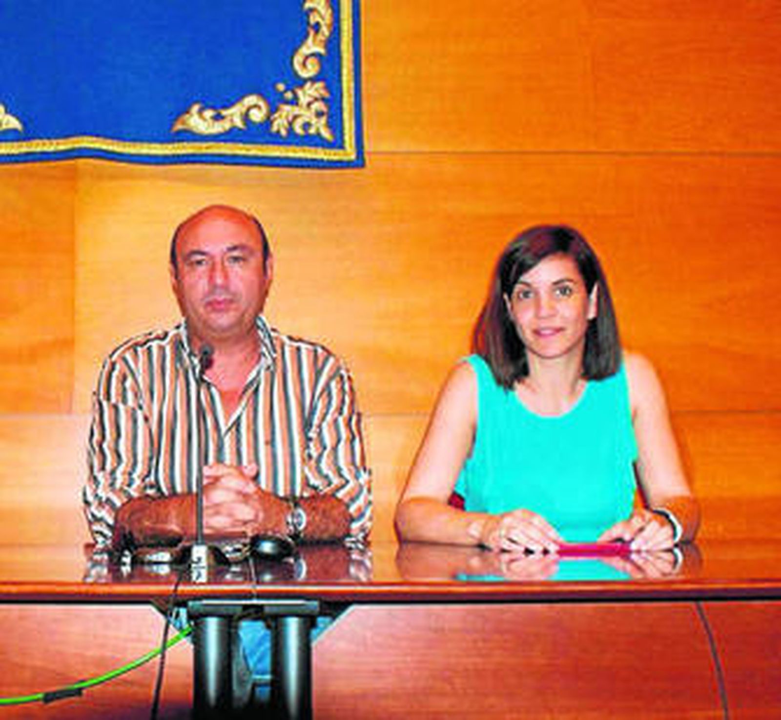 Manuel Morales y Teresa Ollero, ayer durante la asamblea del PAN.