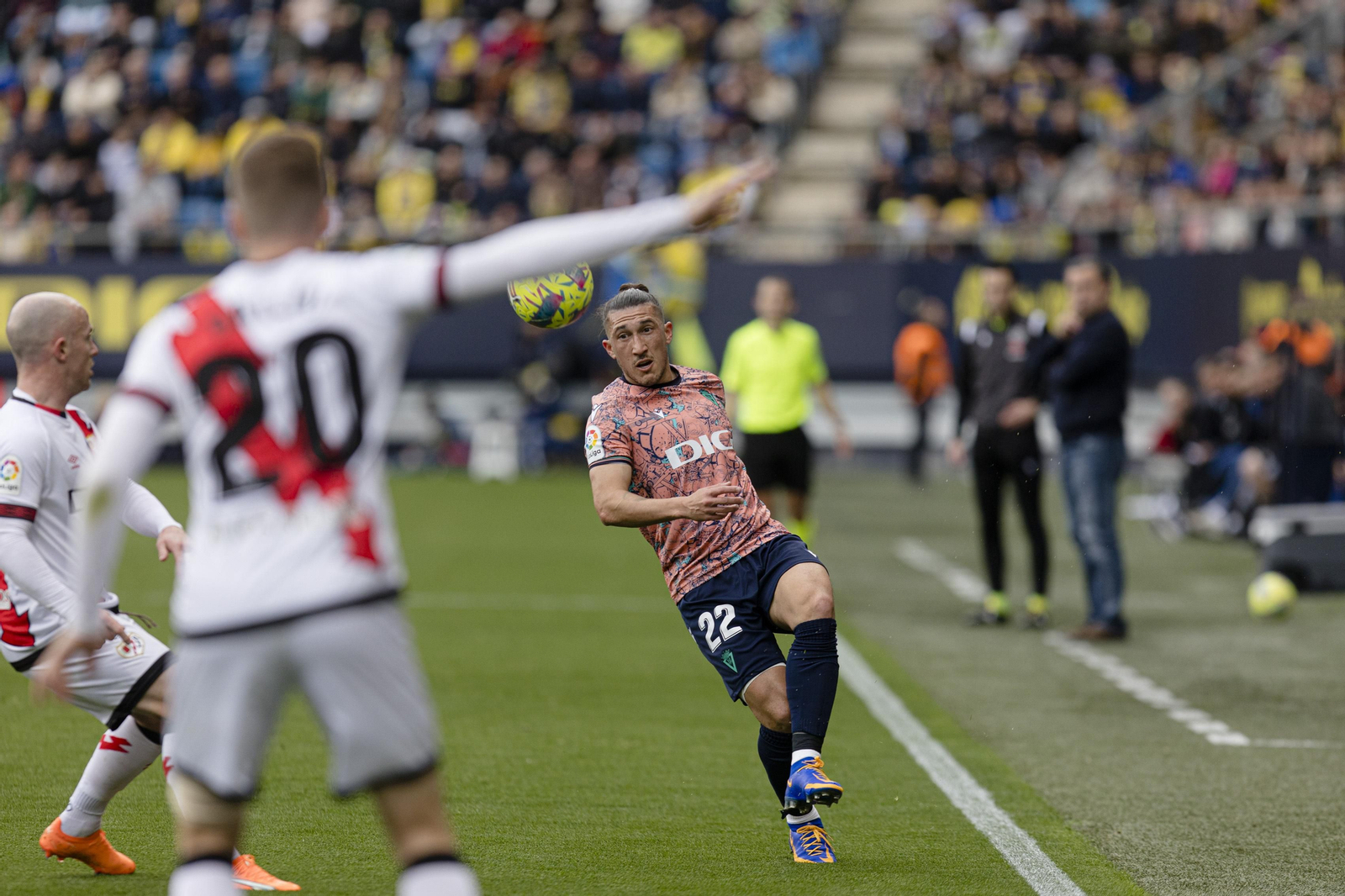Las imágenes del partido entre el Cádiz C.F. y el Rayo Vallecano