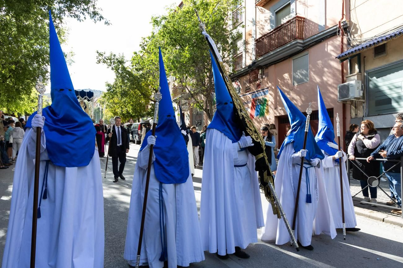 La temida lluvia impide el desarrollo normal de este Martes Santo