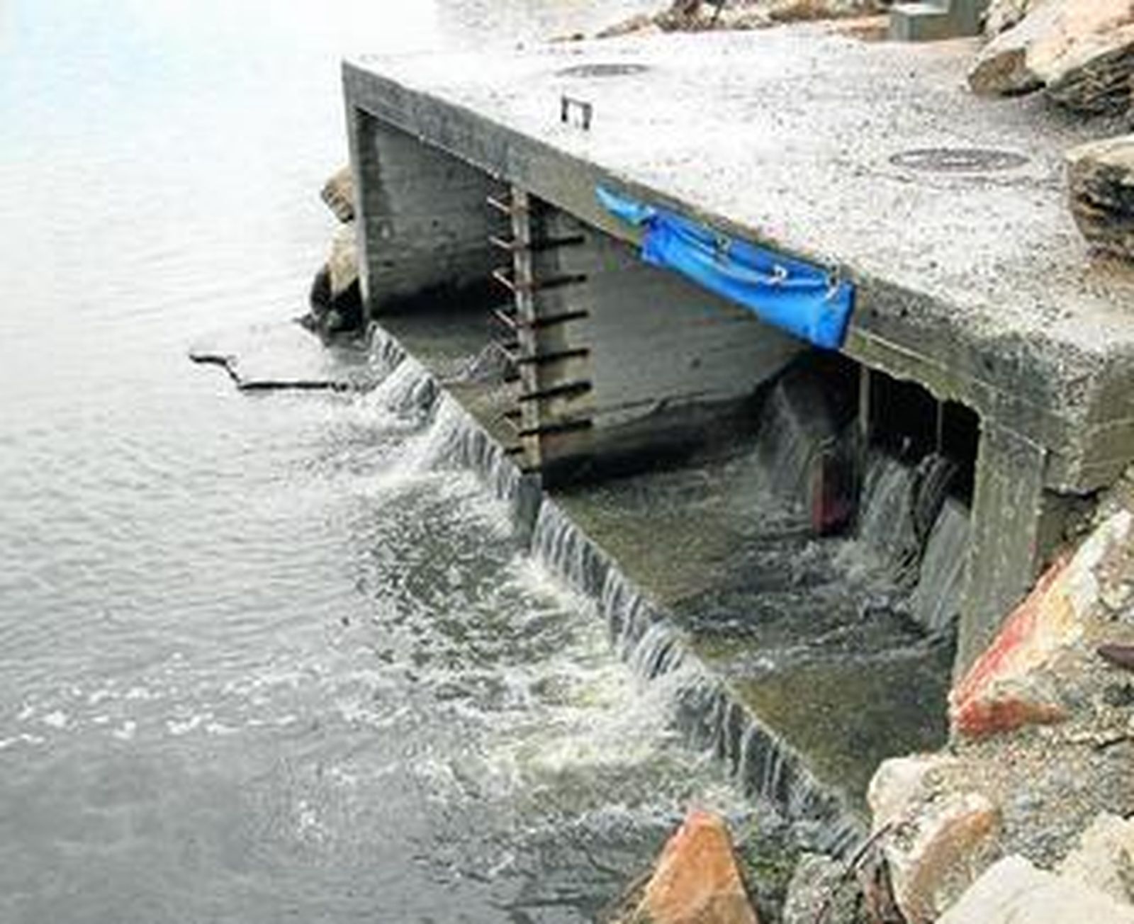 Salida del colector de Cuesta del Rayo.