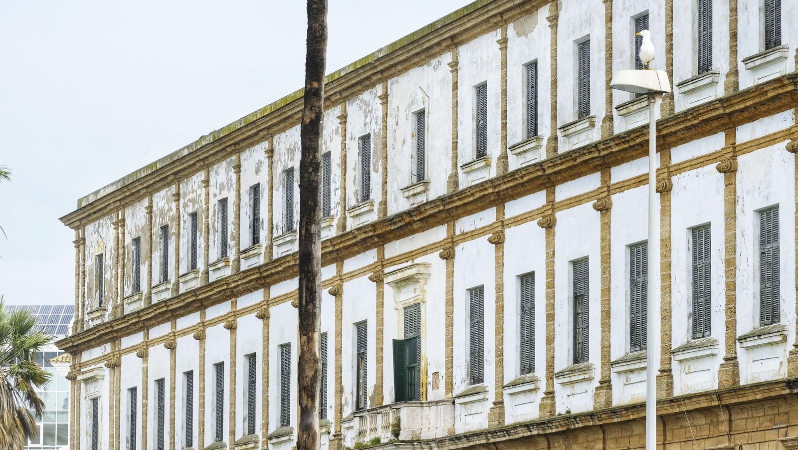 Una imagen de la fachada principal del emblemático edficio del siglo XVIII.
