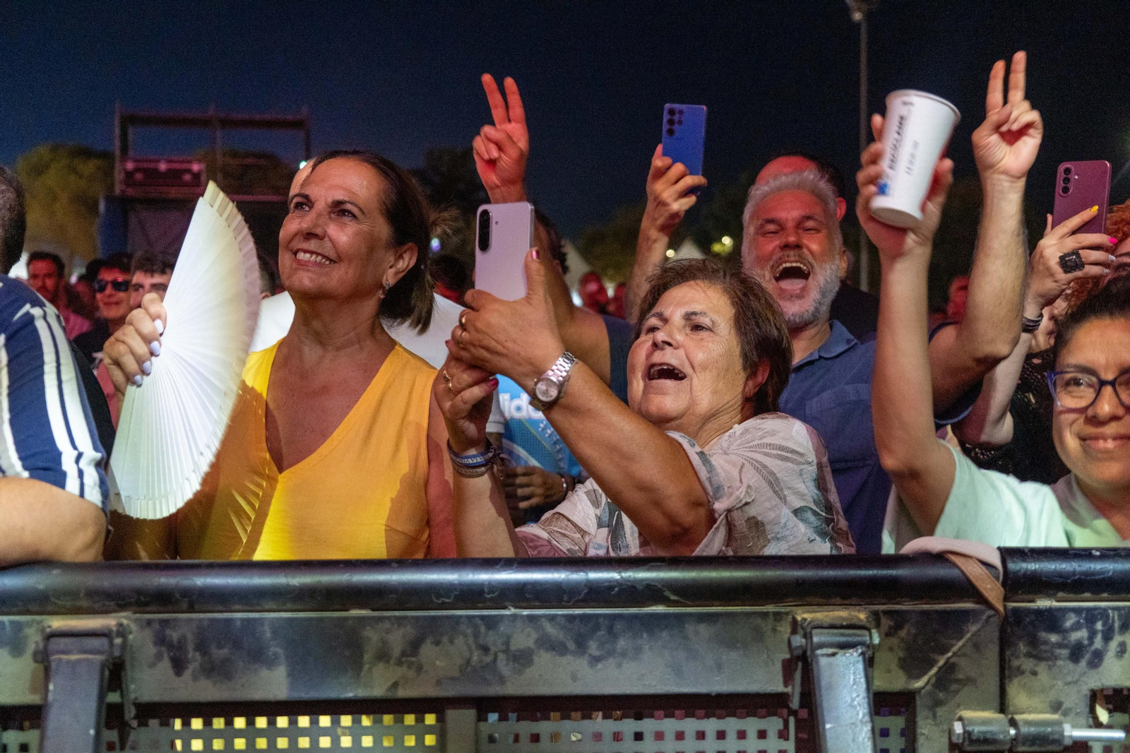 Colombinas 2025: Imágenes del concierto de Seguridad Social en las Fiestas Colombinas