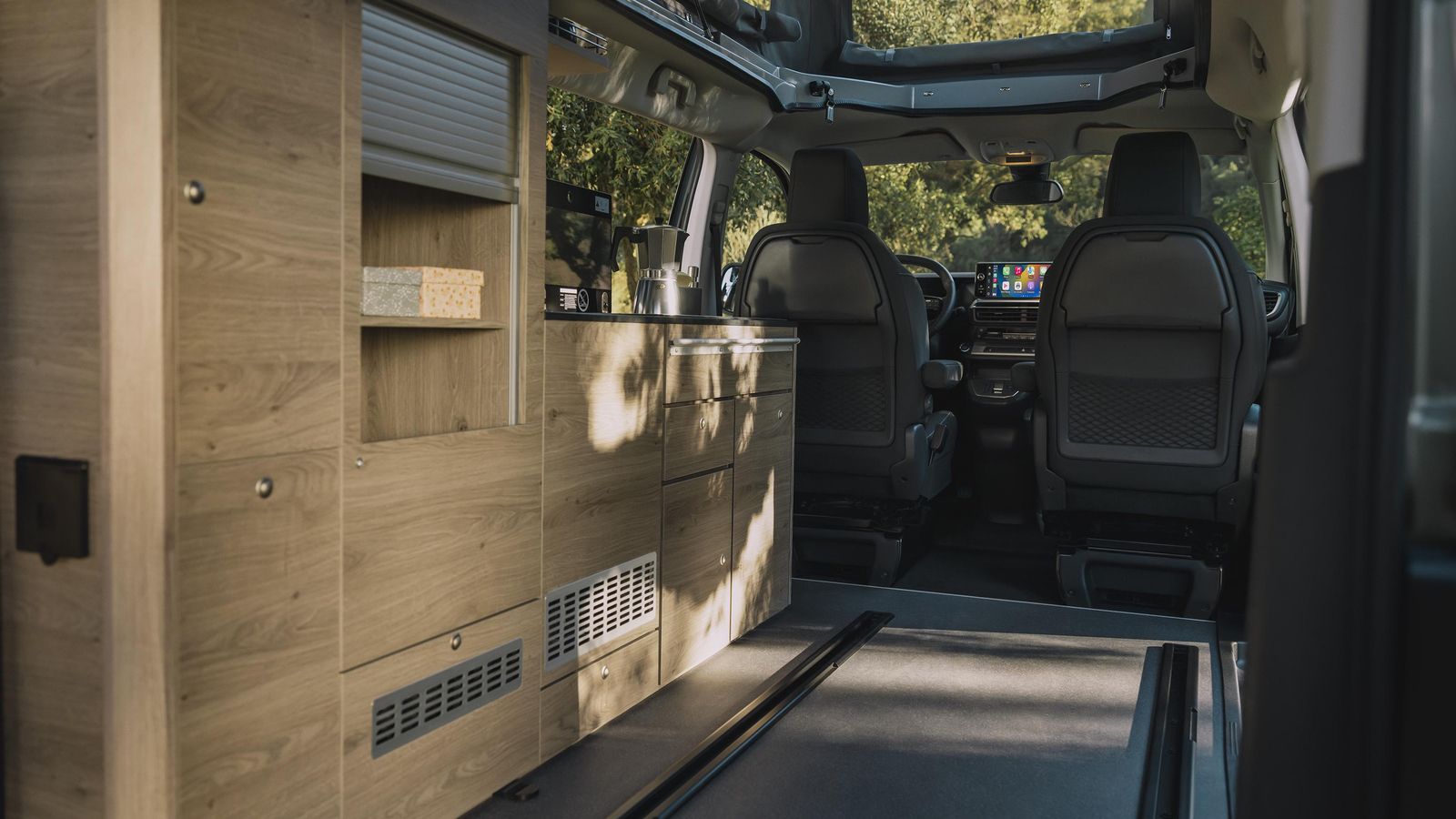 Eliminando la banqueta trasera es posible dar uso a este Citroën Holiday como vehículo de carga. Eliminando la banqueta trasera es posible dar uso a este Citroën Holiday como vehículo de carga.