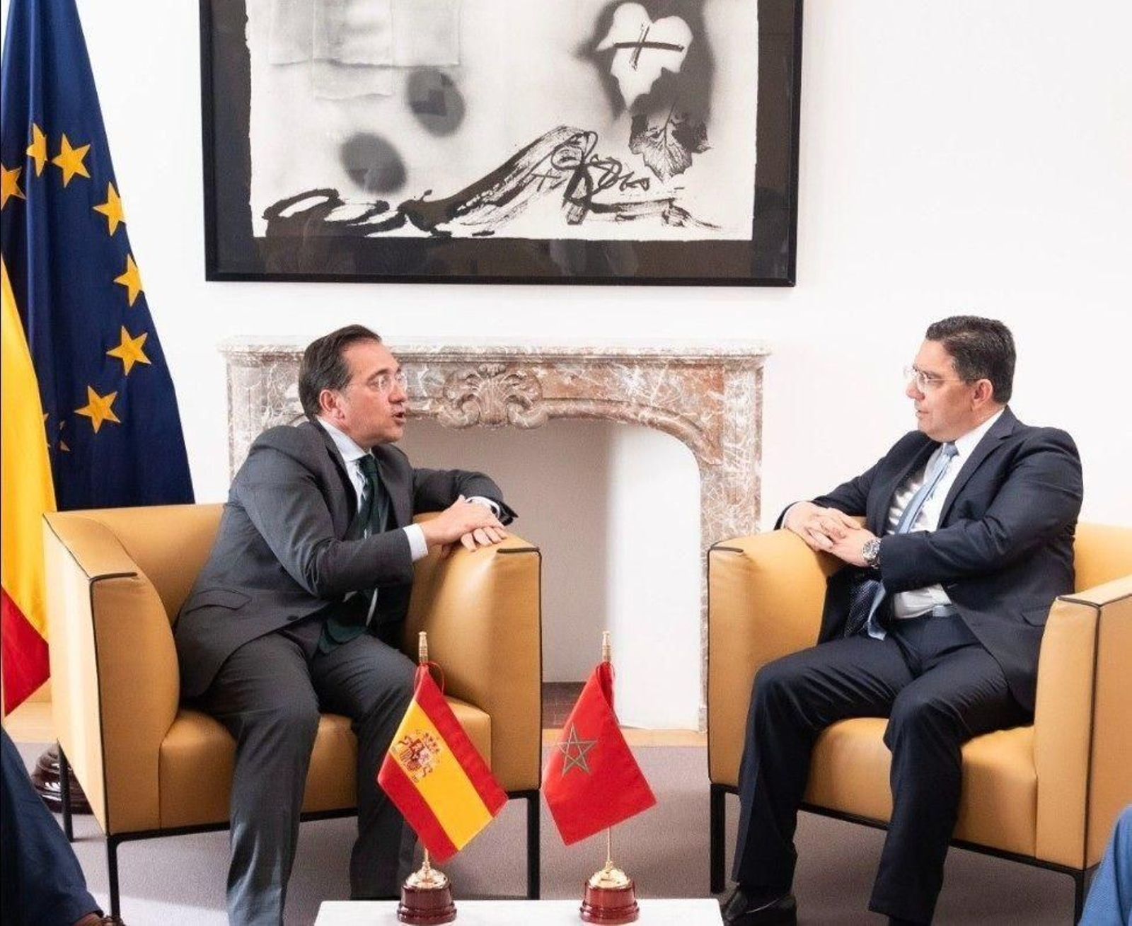 El ministro de Exteriores, José Manuel Albares, con su homólogo de Marruecos, Naser Bourita.