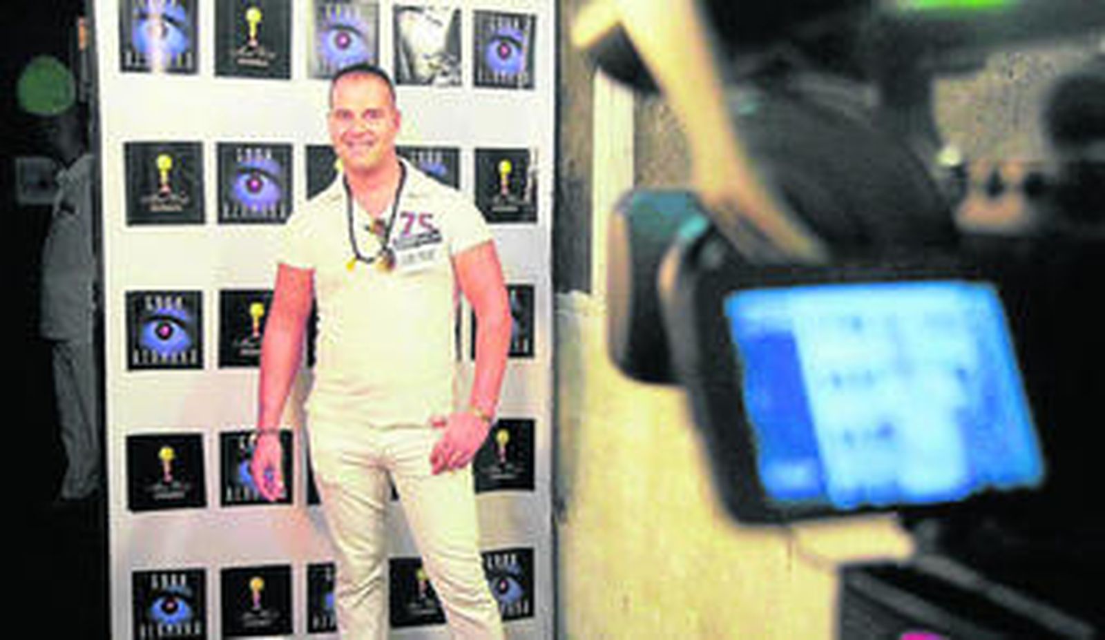 Un joven prueba suerte en los castings celebrados por Zeppelin TV el pasado año en la capital granadina