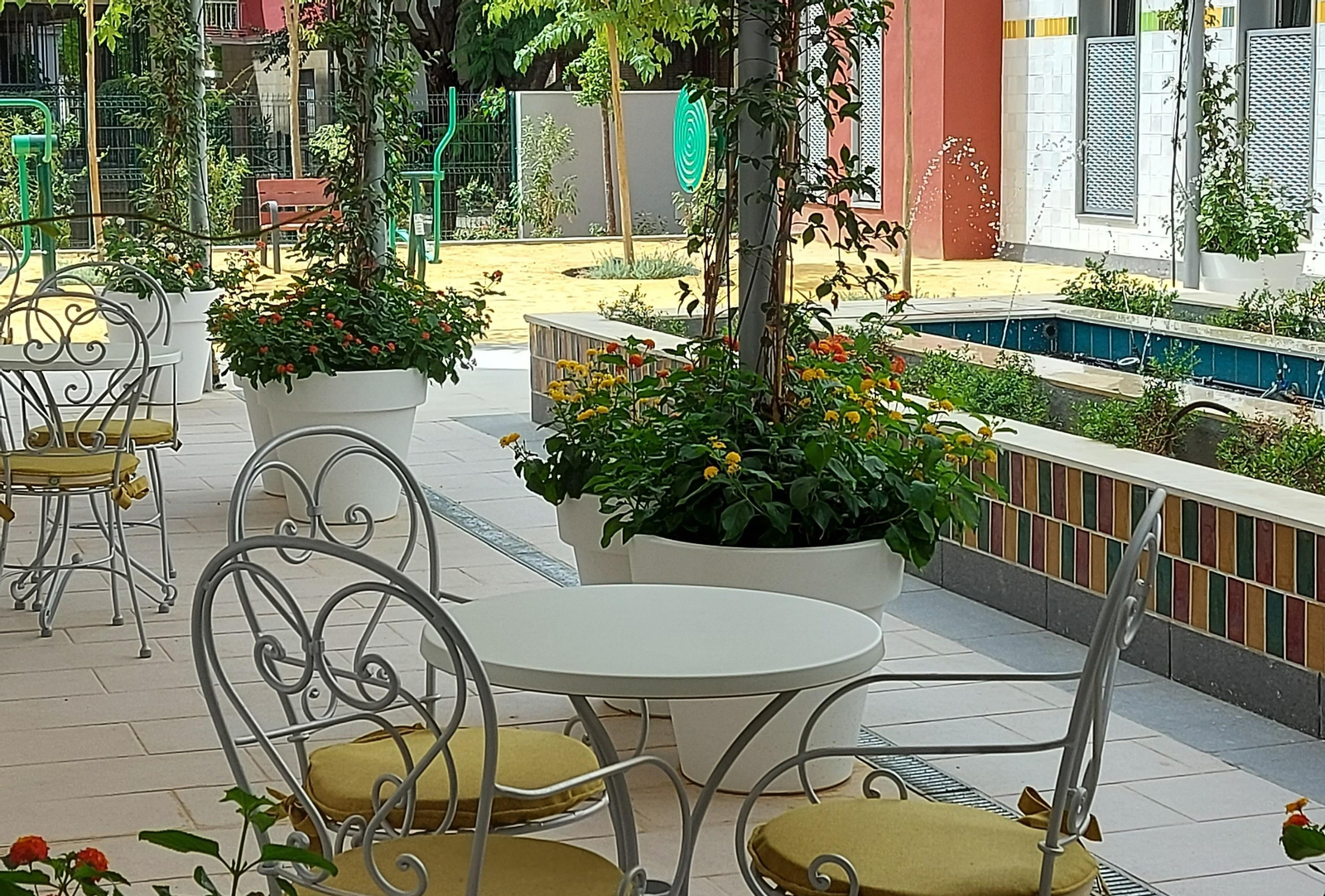 El patio de la residencia Ballesol Porvenir.