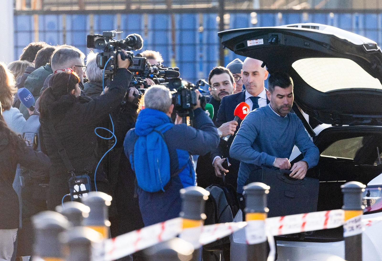 Las fotos del día de la declaración de Rubiales en el juicio