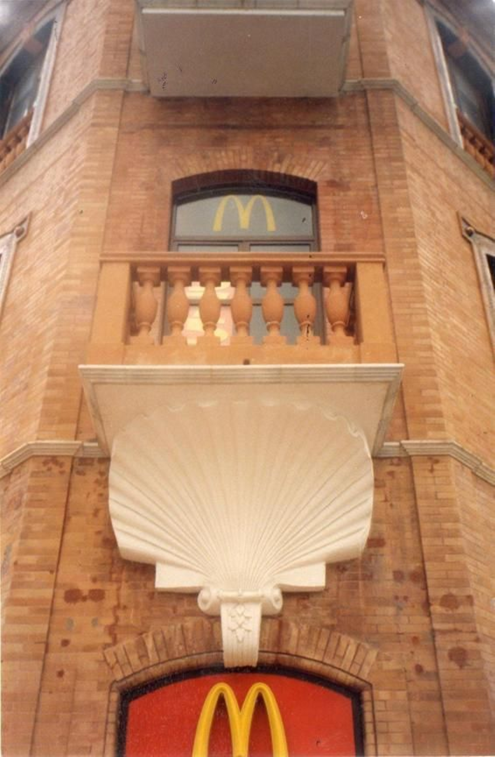 Casa en la esquina entre la calle Ancha y la avenida Blas Infante.