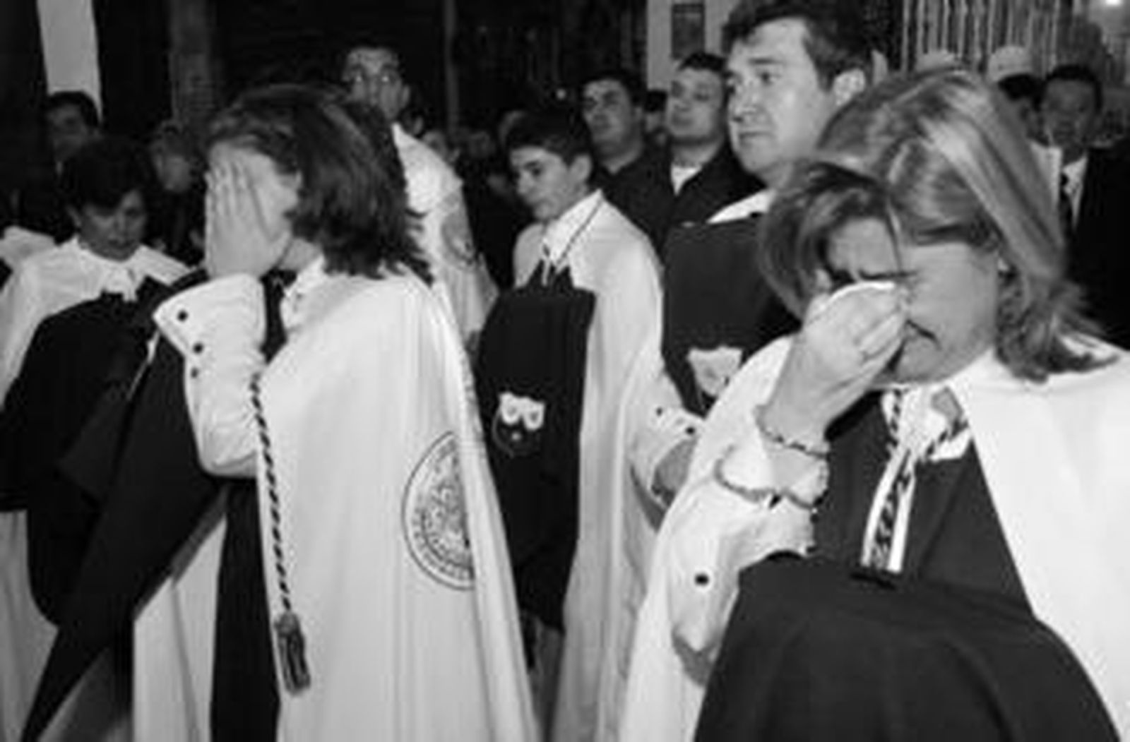 Lágrimas que no se pueden evitar cuando se confirma una decisión inevitable.