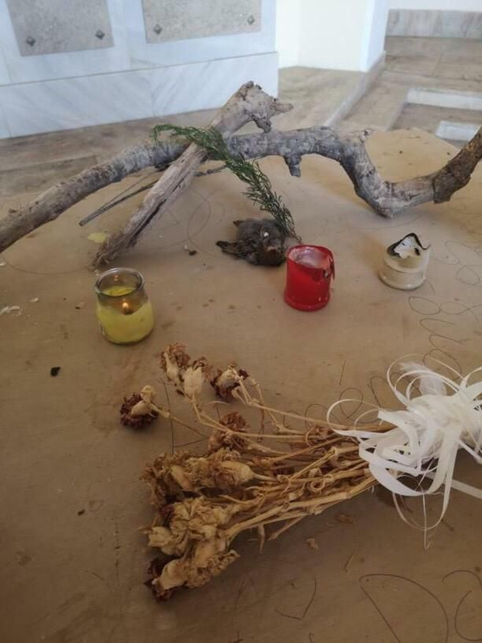 Ésta fue la imagen que se encontraron el lunes en la ermita.