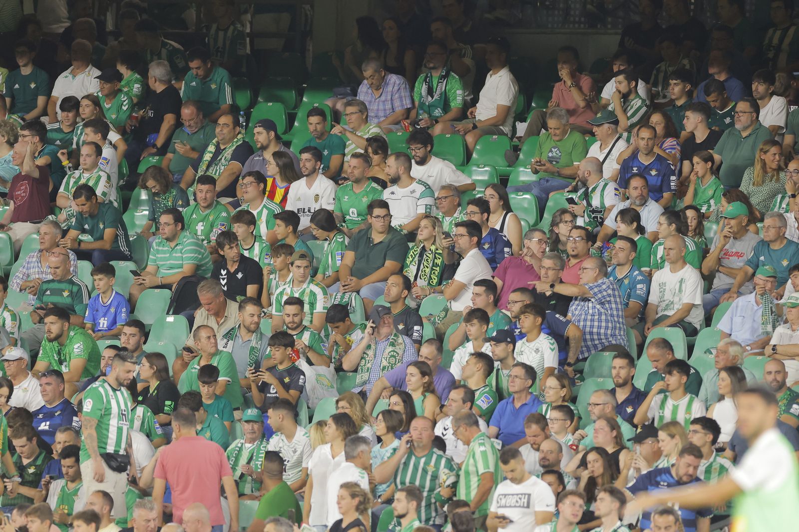 Búscate en las fotos del Betis-Valencia