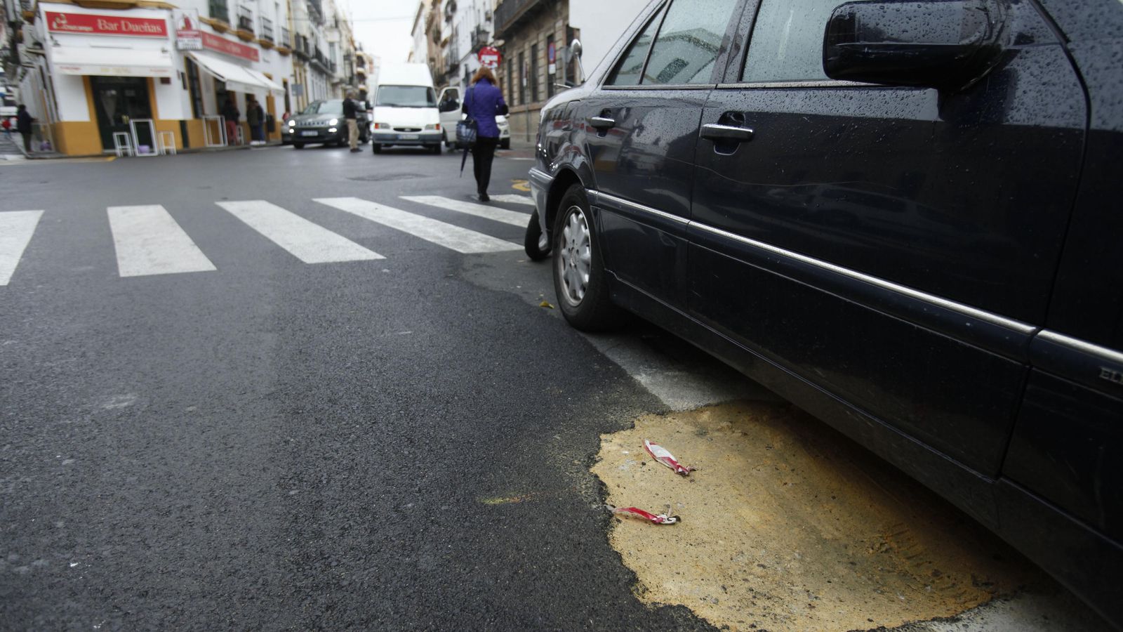 Un bache a la salida de la calle Gerona.