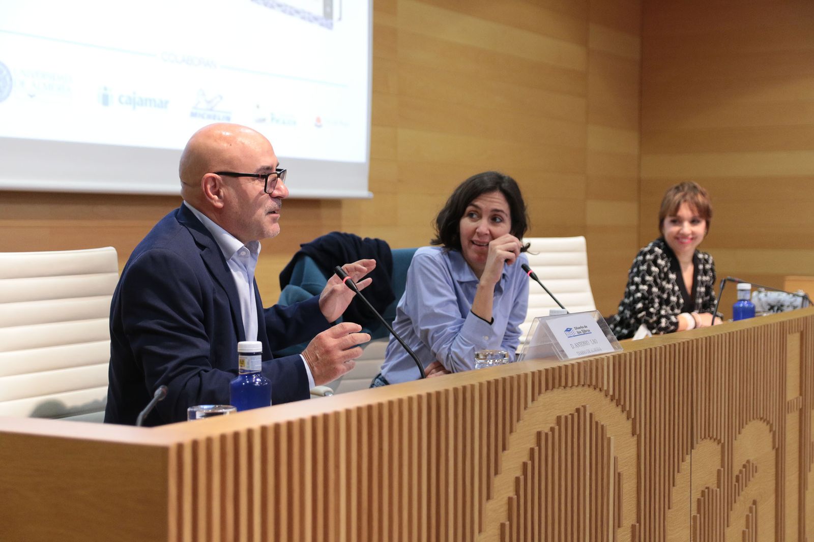 El Diario de los Libros, con Cristina Campos y su novela 'Historias de mujeres casadas'