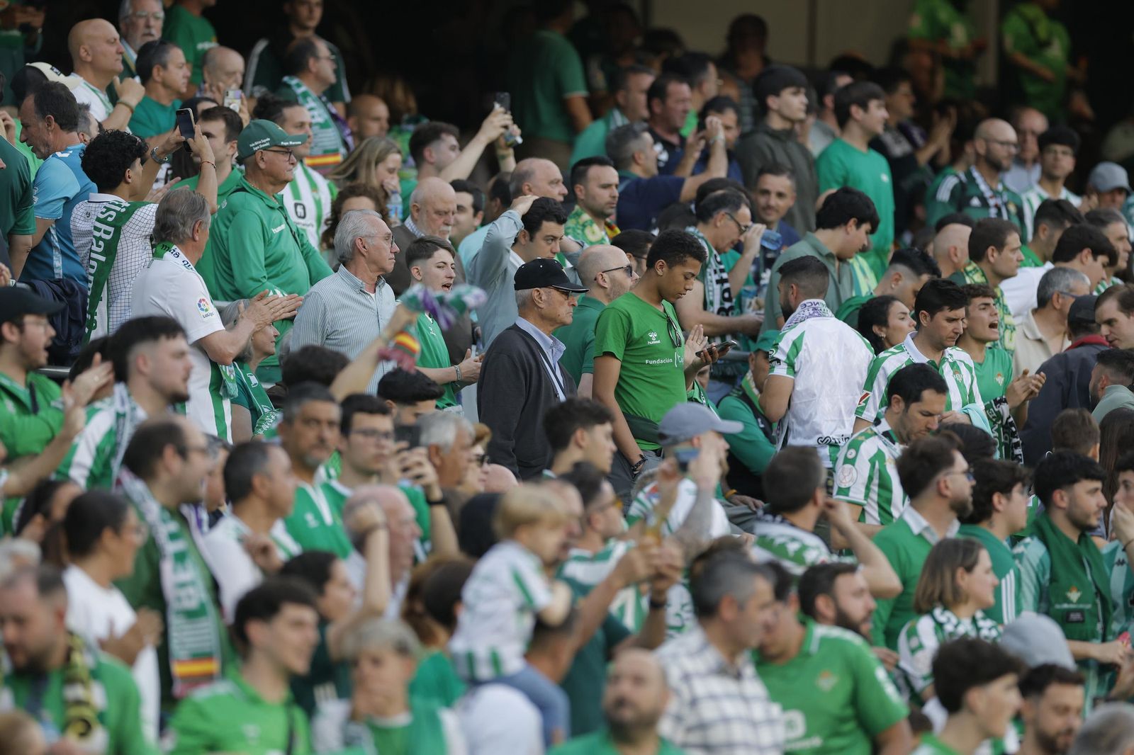 Búscate en las fotos del Betis - Fiorentina