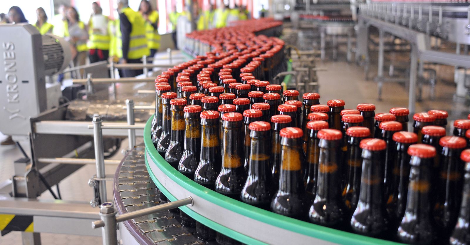 Envases fabricados en la planta sevillana de Heineken.