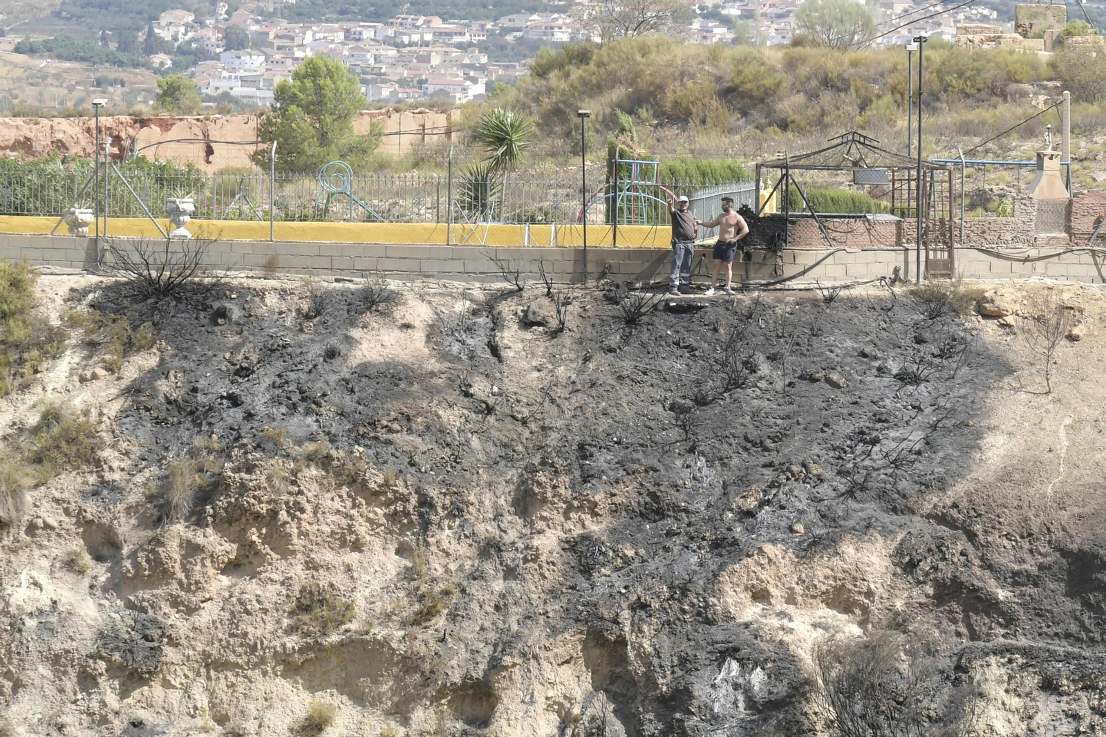 Las imágenes del incendio de Granada que causa terror en la provincia