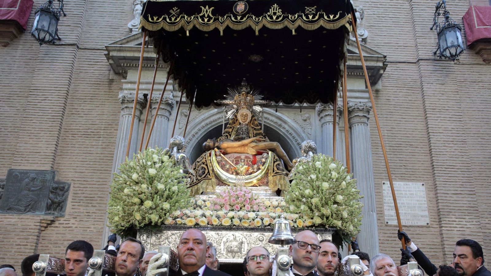 Salida de la Virgen de las Angustias, Patrona de Granada, de su Basílica el último domingo de septiembre de 2023.