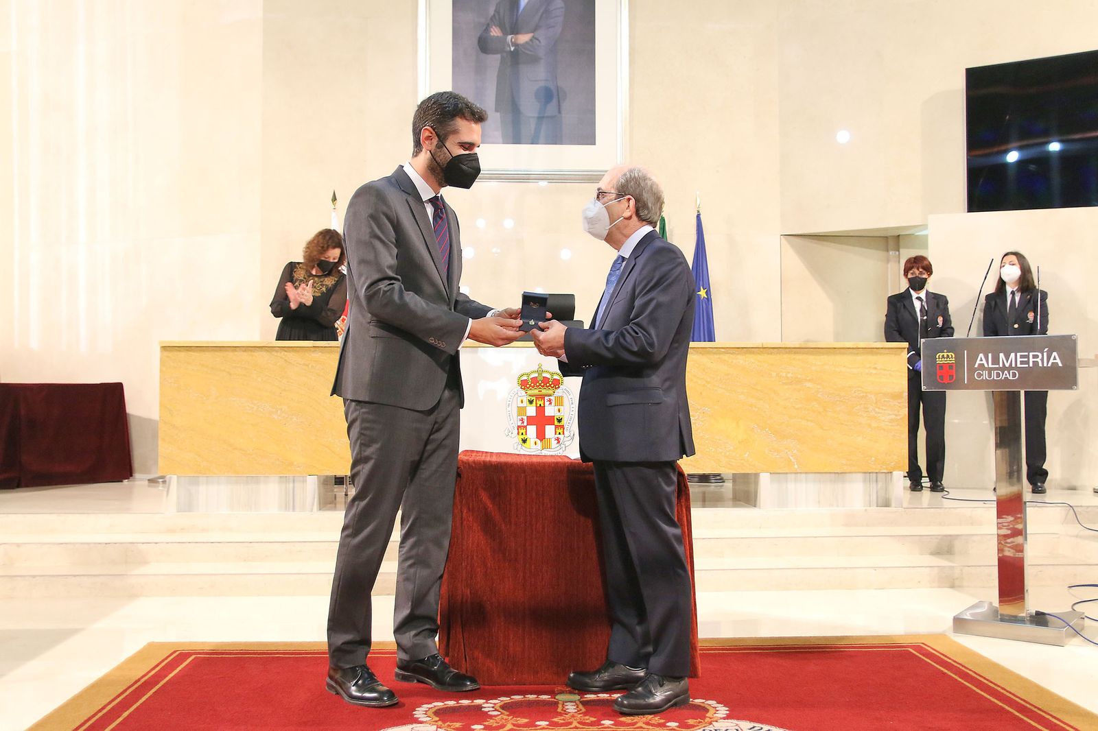 Fotogalería Escudo de Oro de la Ciudad al dermatólogo Ramón Fernández-Miranda